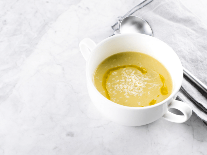 Cauliflower Soup with Coconut Curry